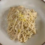 Lemon cacio e pepe in bowl